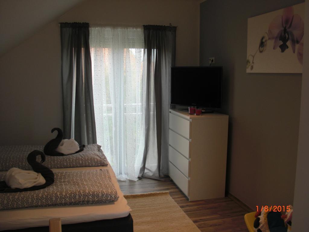 Ferienwohnung Misita รูสท์ ภายนอก รูปภาพ